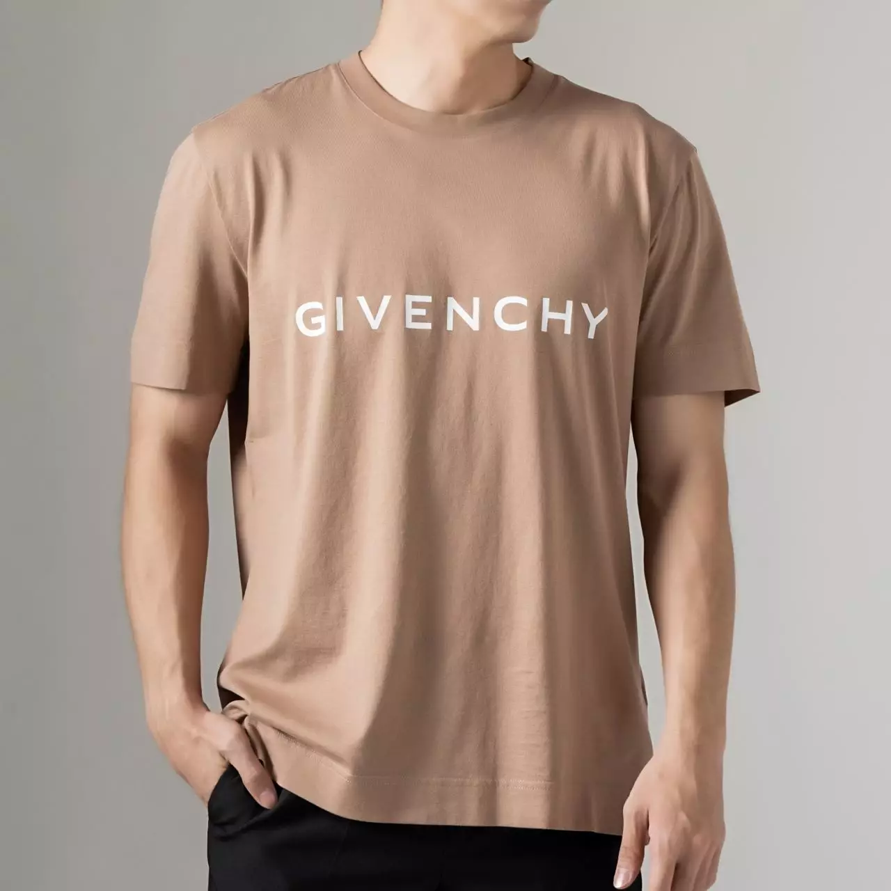 Givenchy Men's Crest Logo Pocket T-Shirt in Black Givenchy
