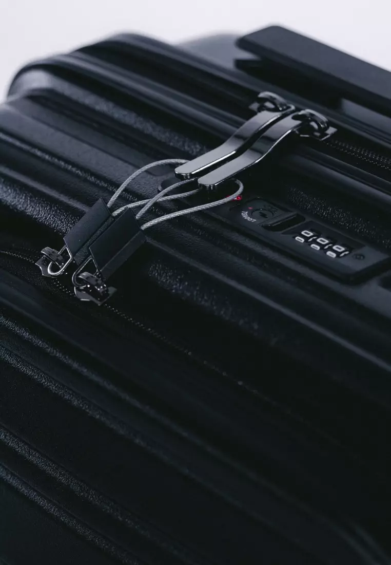 Buy the 815 co sigma 20 small hard case with laptop compartment