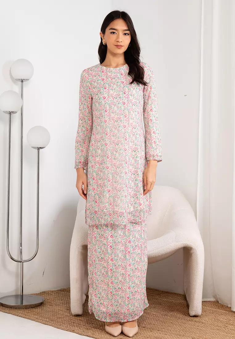 Primrose Baju Kurung Moden Kipas Belakang in Soft Yellow Base