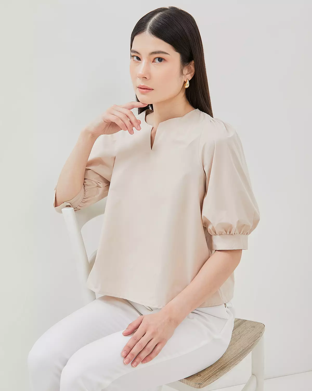 WOMEN'S CREAM V-NECK PUFF SLEEVE BLOUSE