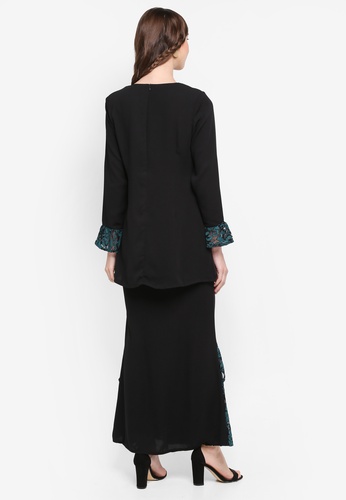 Buy Flute Sleeves Kurung from peace collections in Black at Zalora
