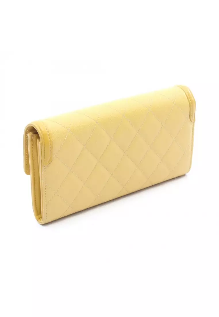Pre-Loved Chanel CC filigree Bi-fold Long Wallet Caviar skin leather yellow gold hardware