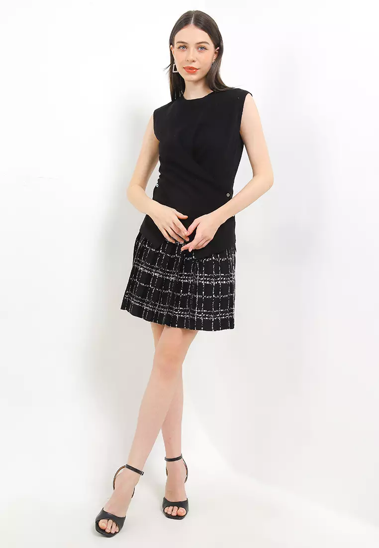 Sleeveless Overlapped Knit Top W/ Button