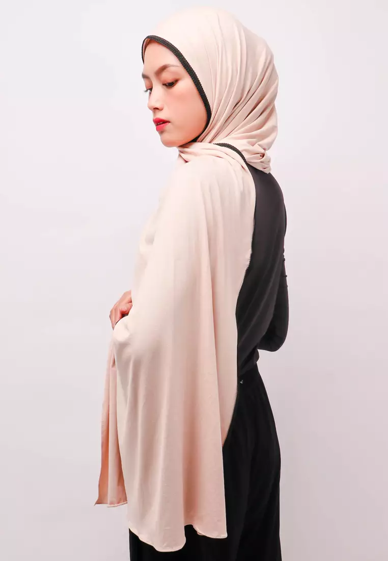 DH059 Lace Hitam Hijab Pashmina Cream