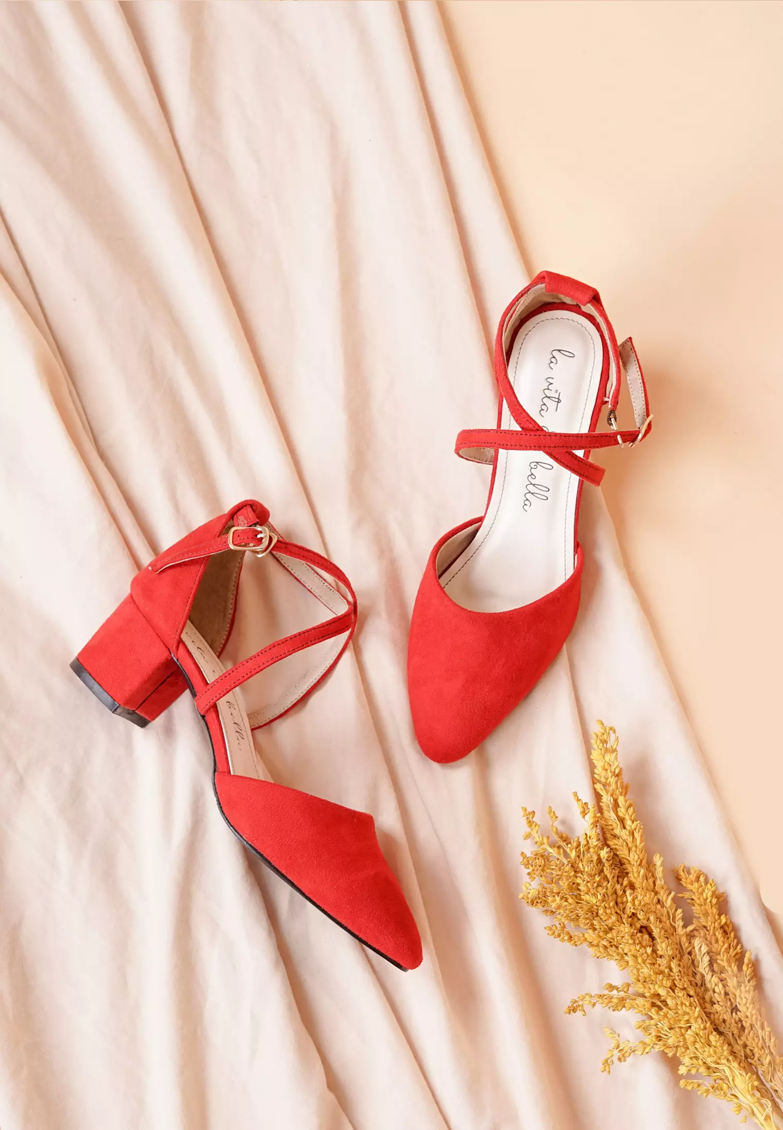 Ariana Pointed Toe Cross Sepatu Block Heels