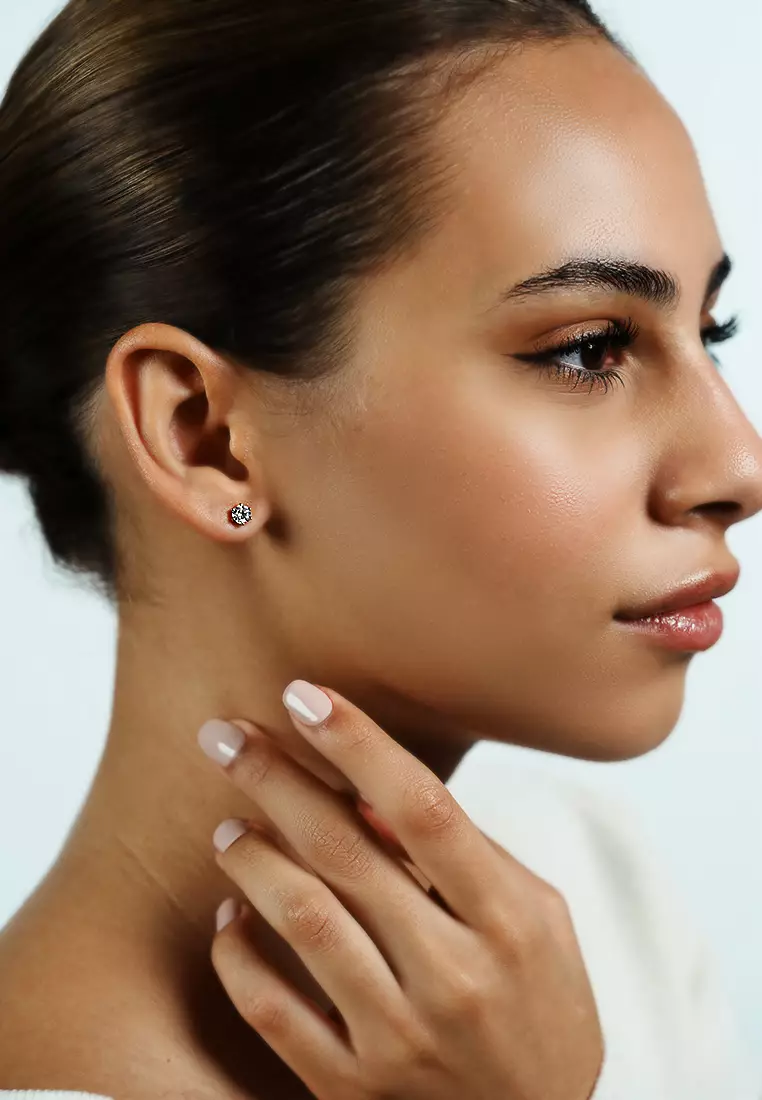 0.8ct TDW Round Lab Grown Diamond Prong Ear Studs in 18K Yellow Gold D/E-VVS/VS