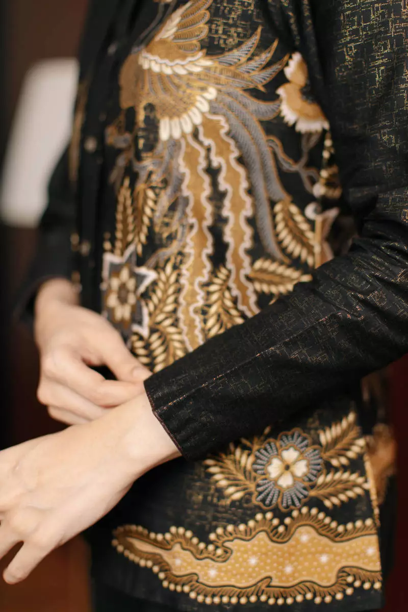 Kalyna Black Blouse Wanita  Foil