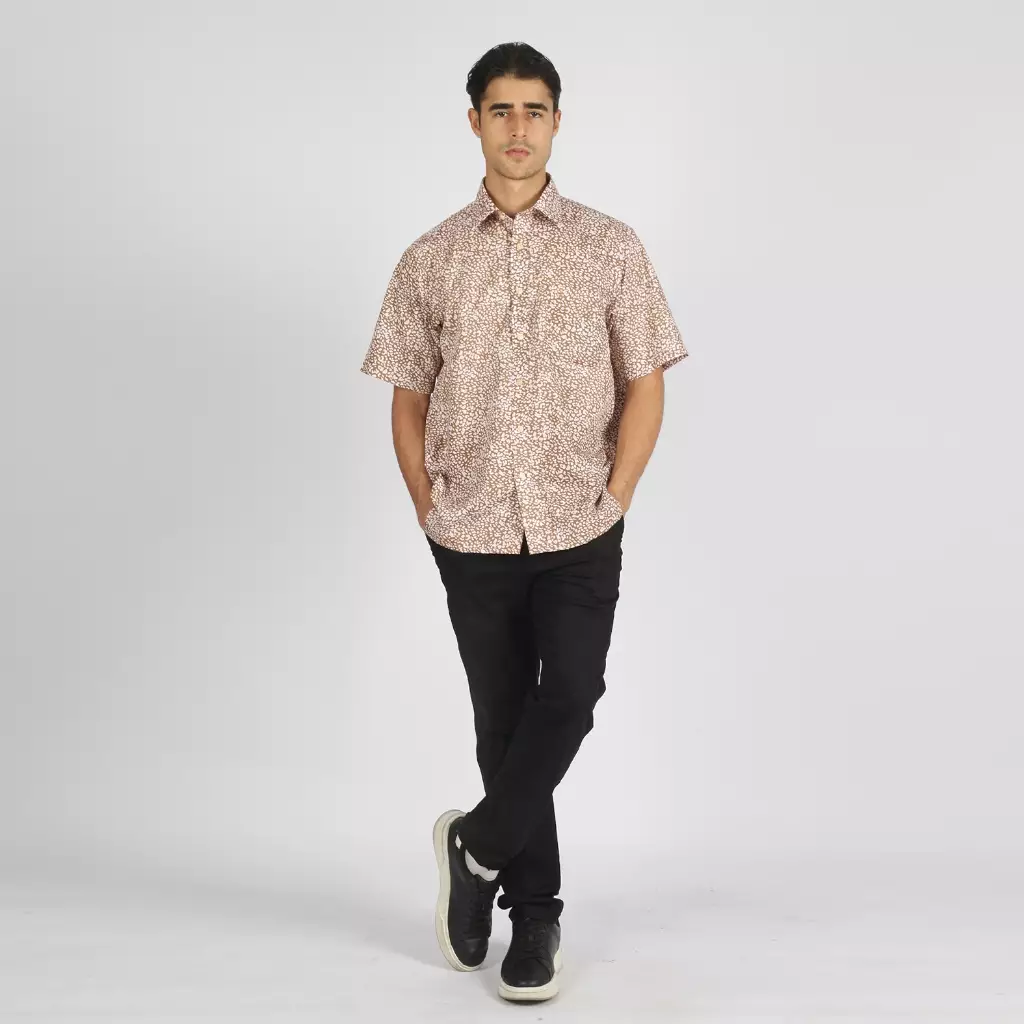 PC- Kemeja Pierre Cardin Lengan Pendek Loujre Brown