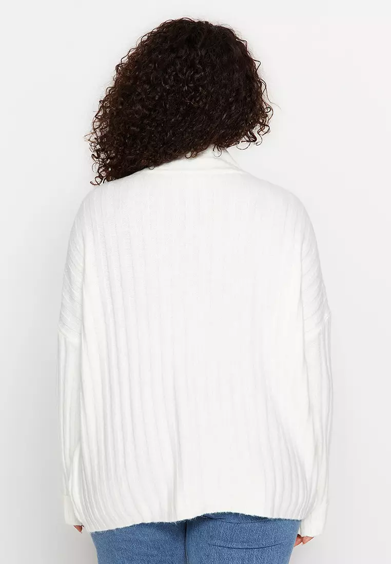 Plus Size Buttoned Knitwear Sweater