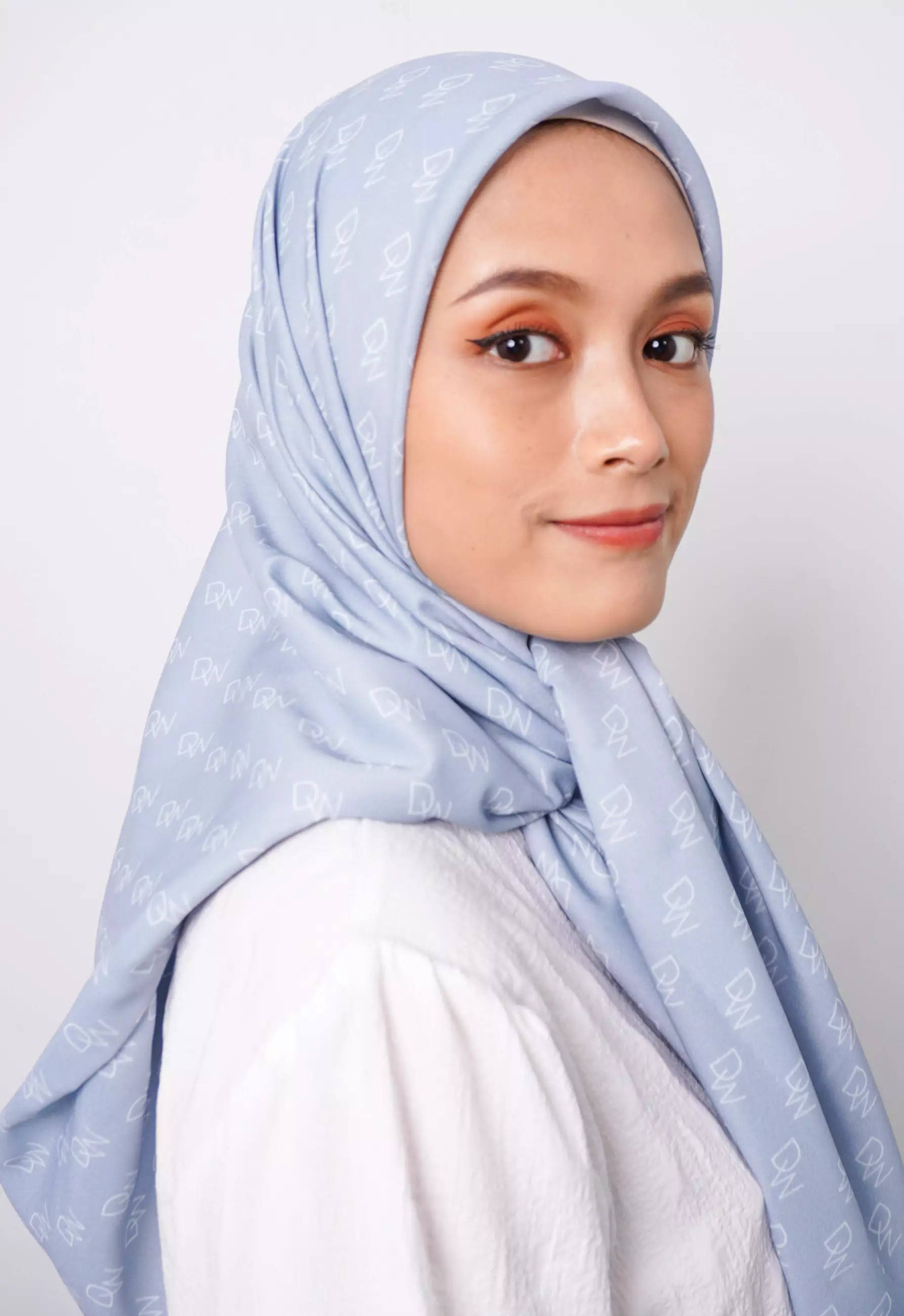 WK064 Kerudung Segi Empat Warna Ice Blue Motif Premium Anti Mleyot Anti Kusut Anti Lecek Ice Blue