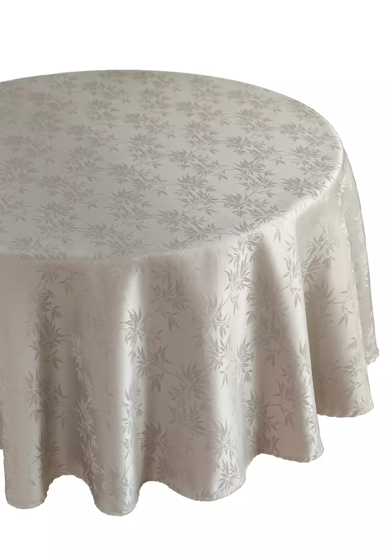 Table online with cloth