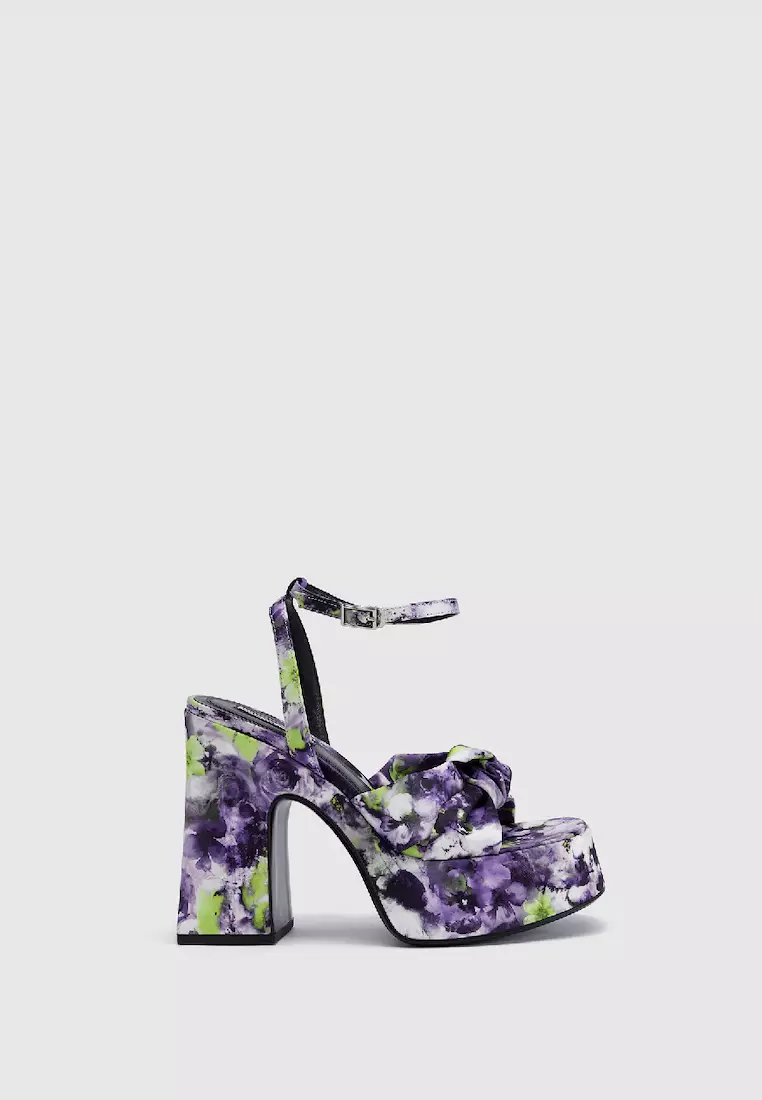 Discount on Urban Revivo  shoes - SKU: Flower Square Toe Heeled Sandals