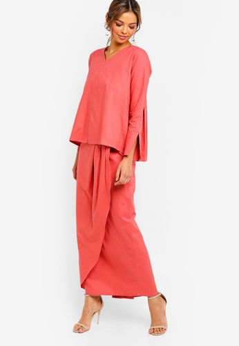 Buy Anna Back Pleated Kurung Set from BELLAPIZO in Pink at Zalora