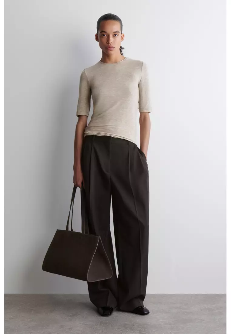 SLIM LIGHTWEIGHT T-SHIRT