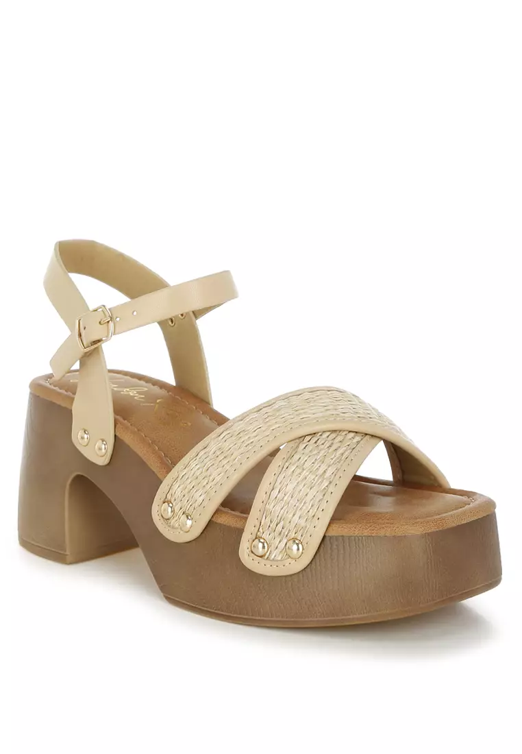 Sandal Bakiak Rafia Bertabur Paku Warna Alami