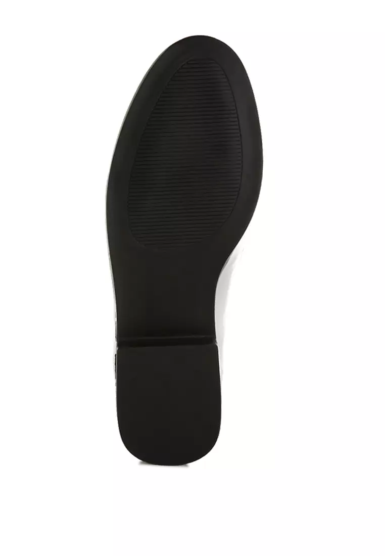 Sepatu Loafer Metalik Horsebit Diamante dalam Warna Perak