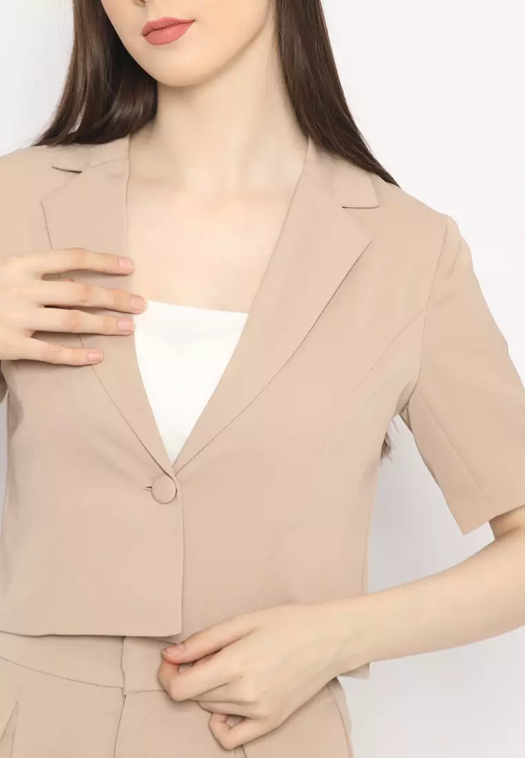Vio SS Crop Blazer Sand