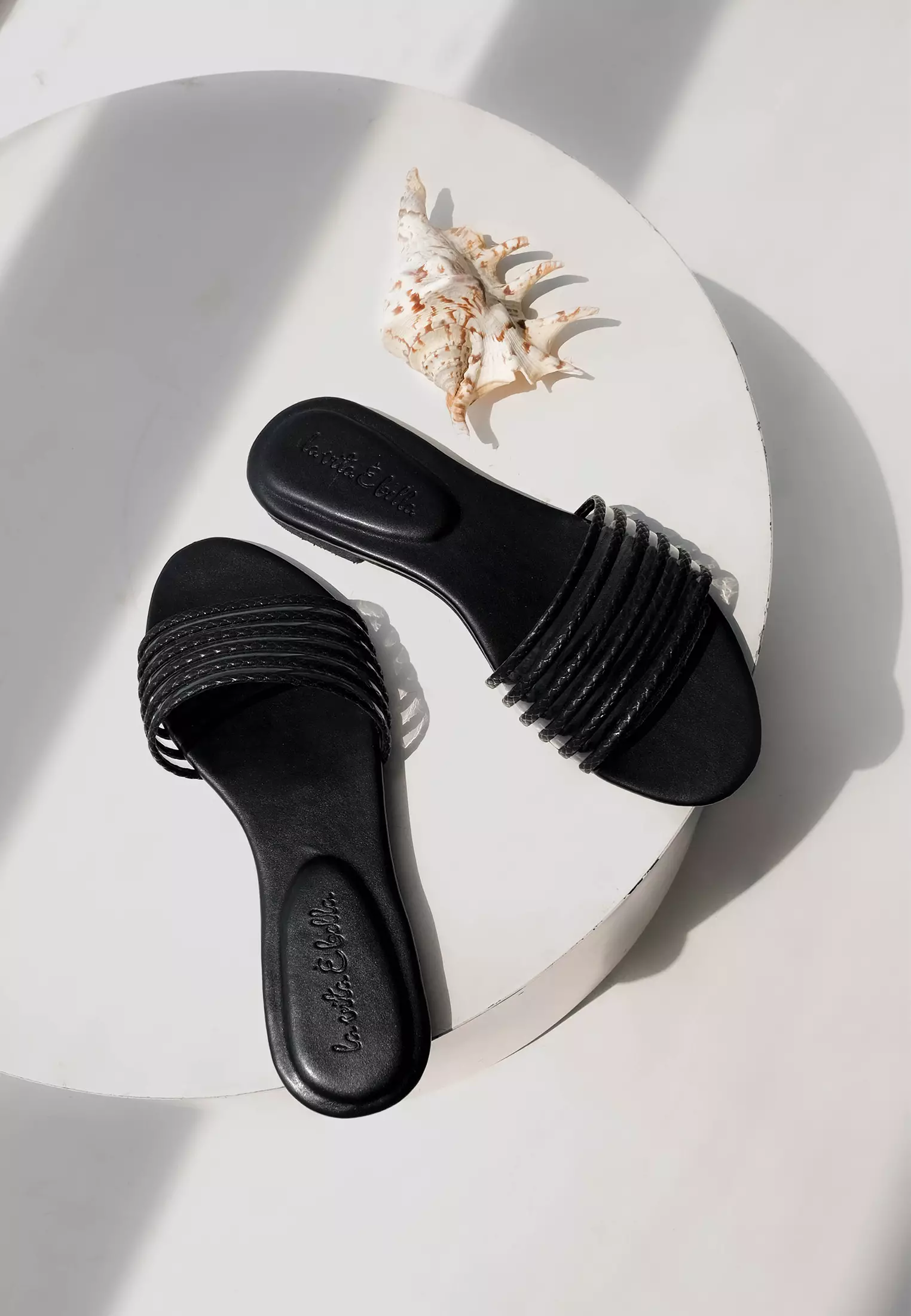 Zoey Sandal Flat Slide Wanita