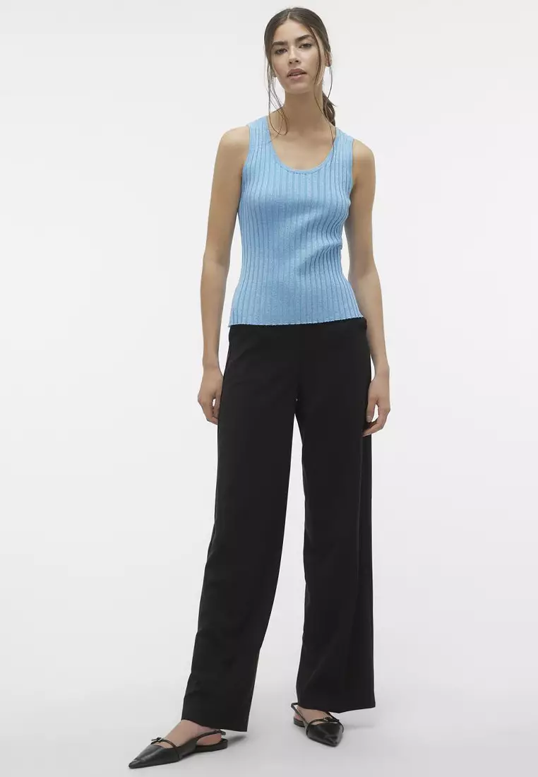 Sleeveless U-Neck Top