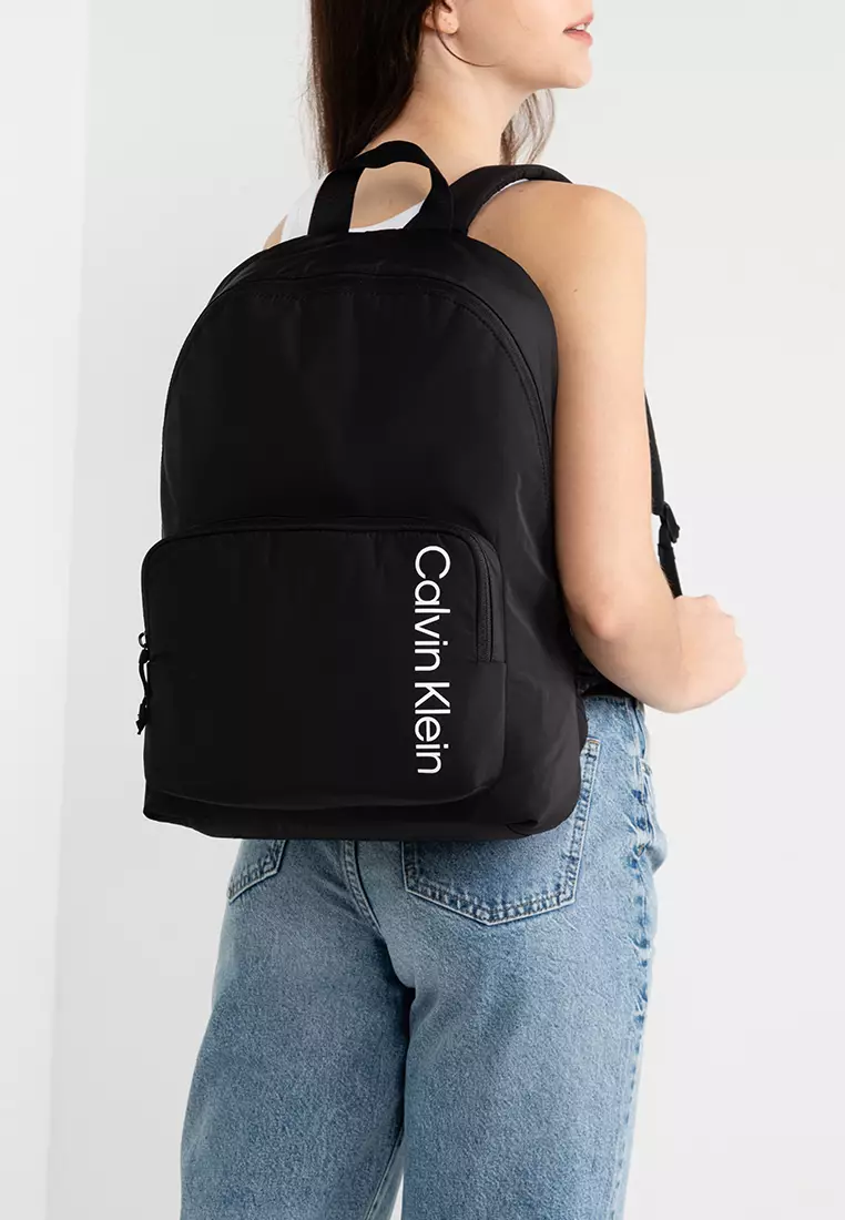 Calvin klein campus outlet backpack 45