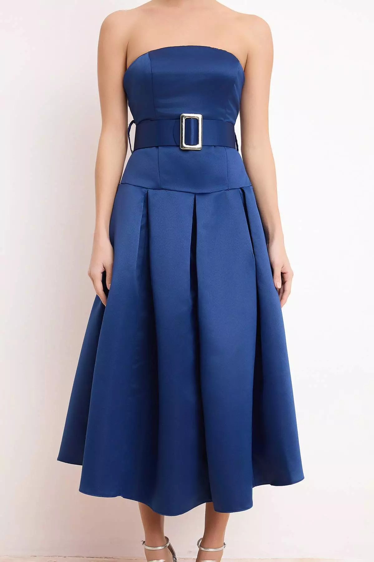 Navy Blue Satin Strapless Collar Pleated Belt Detailed Midi Dress Tprss26El7