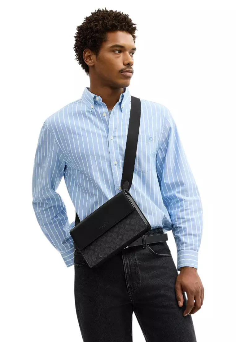 Mens Turner Flap Crossbody Bag In Signature Canvas - Black