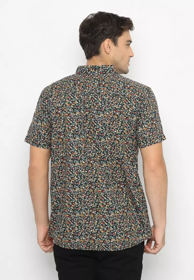 POLICE Kemeja Abstrak Printing Hitam Regular Fit Pria