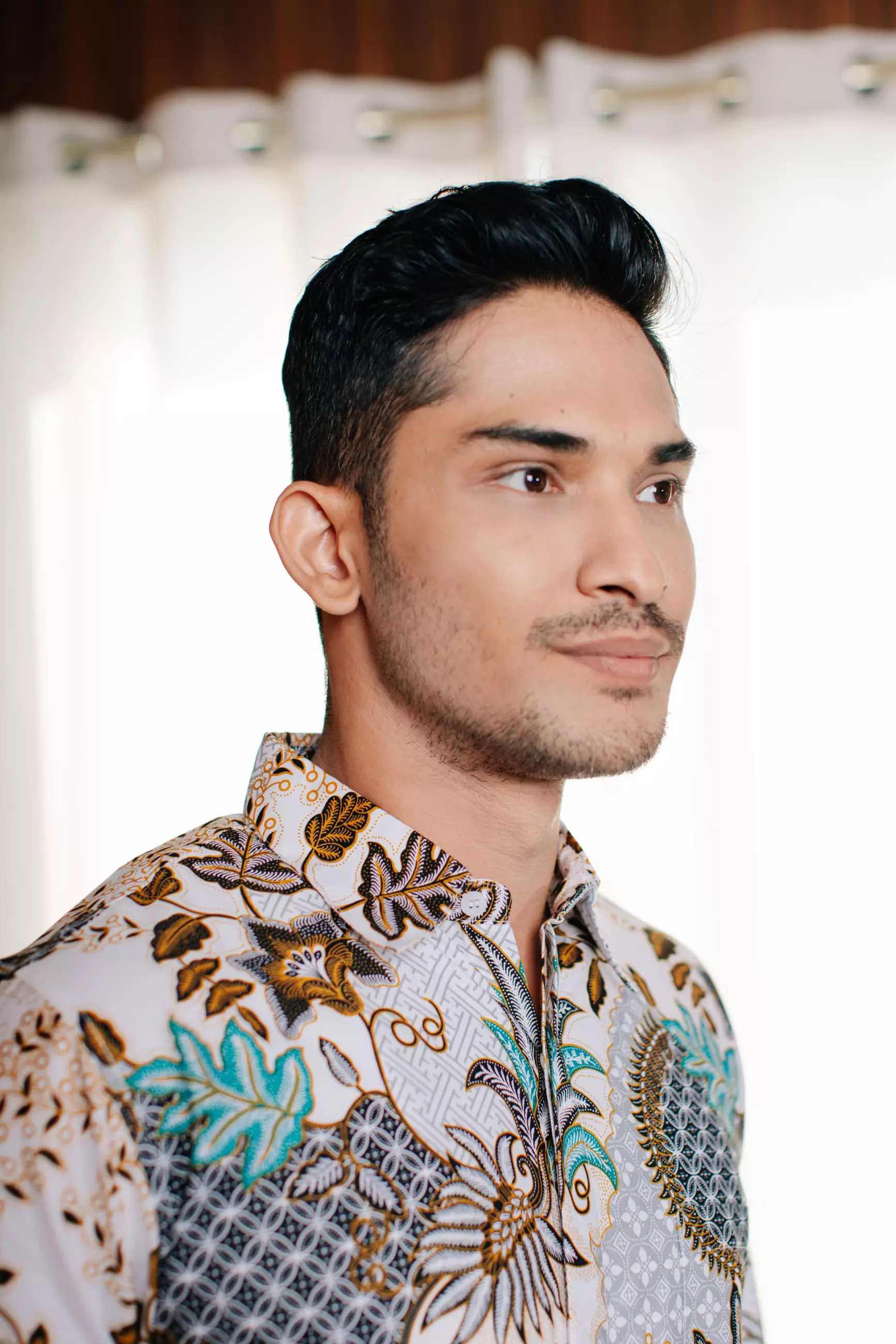 Adyatma Lavina White Putih Kemeja Batik Slim Fit Pria Lengan Panjang Katun