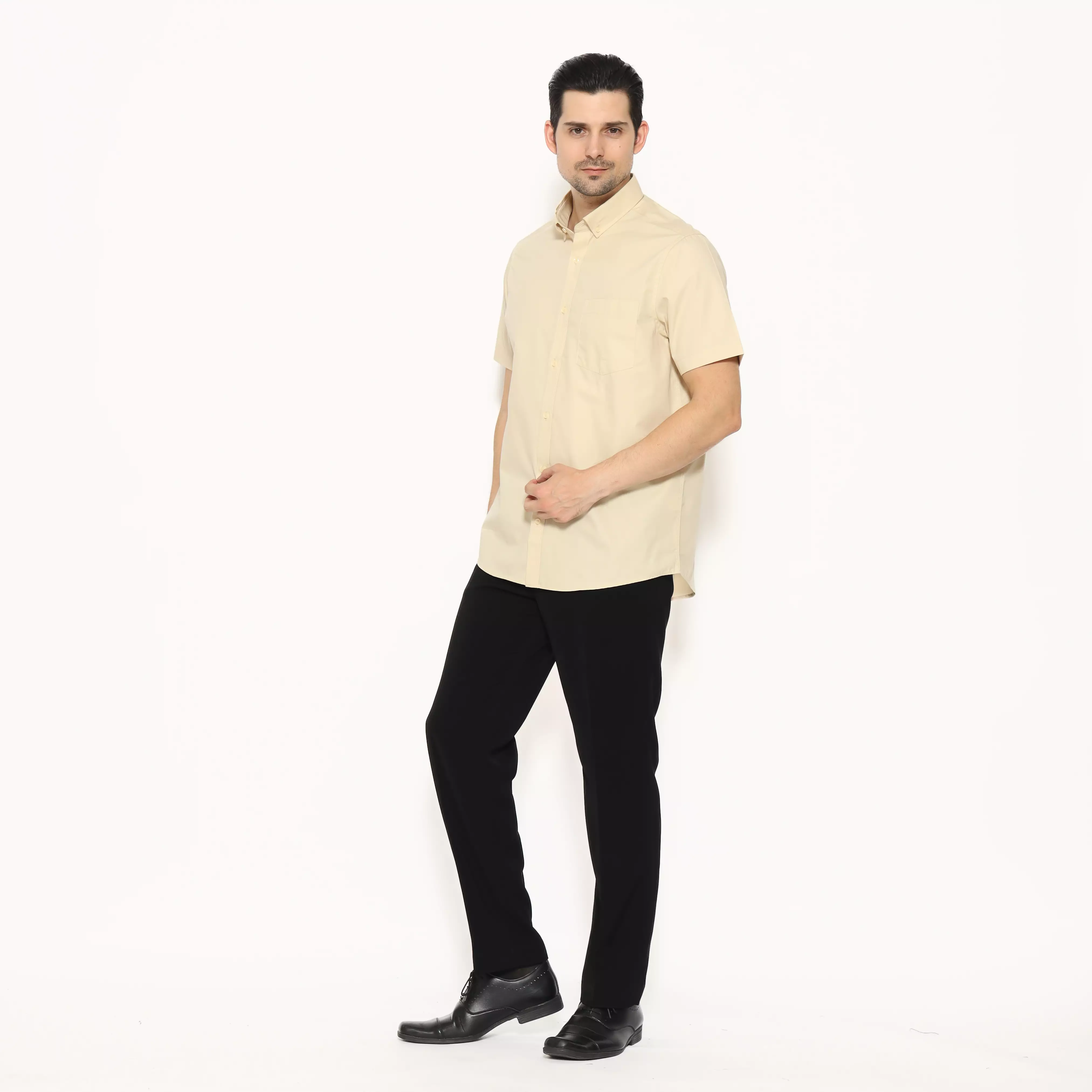 Lawell Kemeja Pria Polos Lengan Pendek Regular Fit – DESMOND-MSRF-CRM | Cream | Easy Care, Wrinkle Resistant