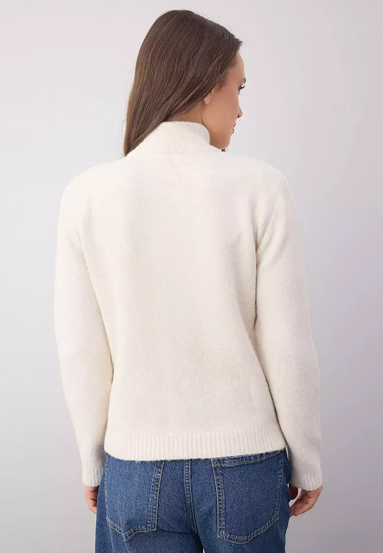 Wardrobe Essentials Ecru Wool Zippered Stand Collar Daisy Knit Cardigan |
