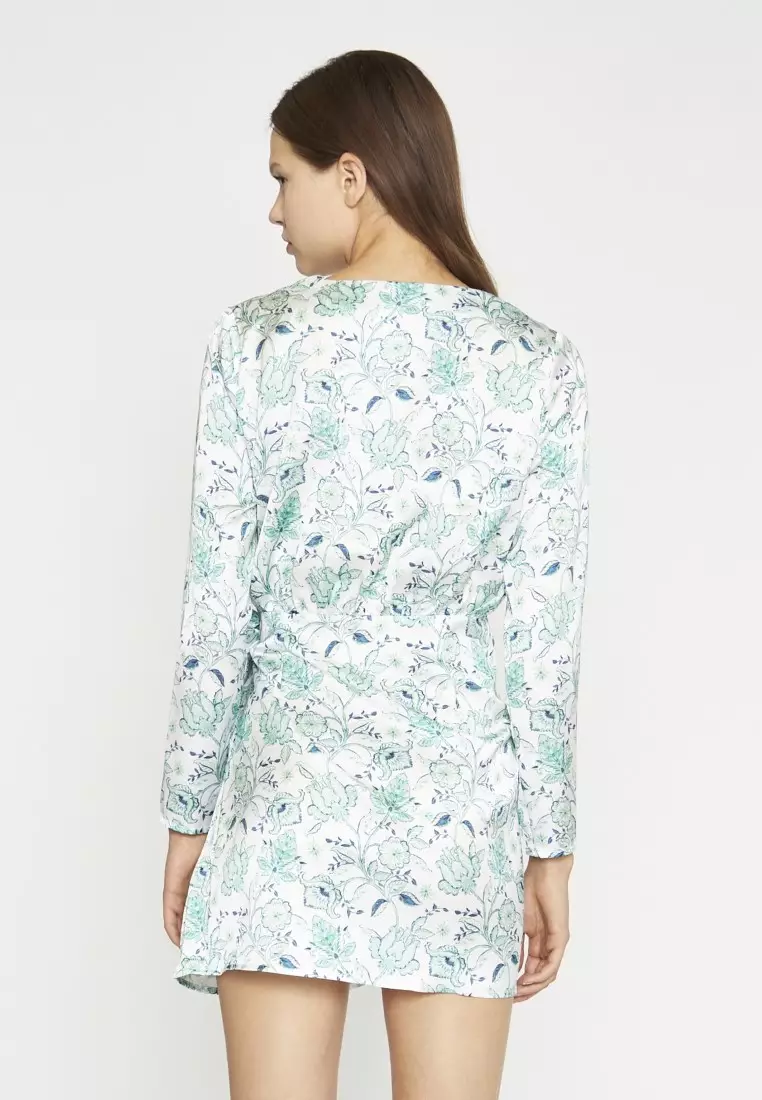 白色薄荷佩斯利緞面裹身迷你連衣裙