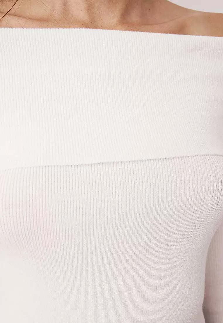 Ecru Premium Yarn/Special Yarn Carmen Collar Knitwear Sweater