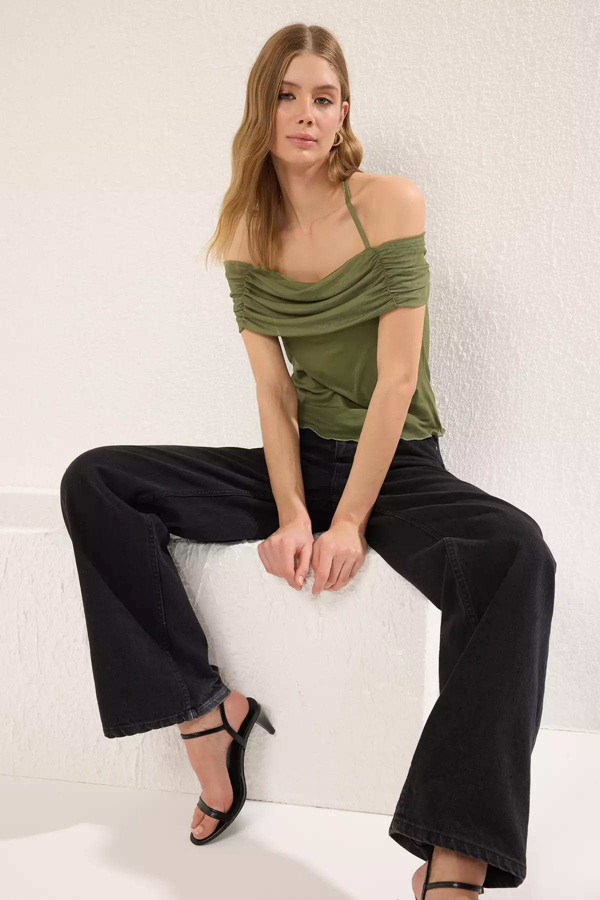 Khaki Binding Detailed Madonna Collar Fitted/Body-Smoothing Knitted Blouse TWOSS25BZ00383