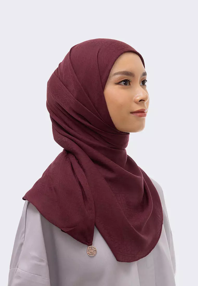 Ria Miranda Maroon Kayra Instant Hijab
