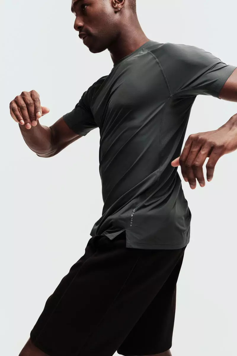 Muscle Fit Sports T-shirt with CoolMove™