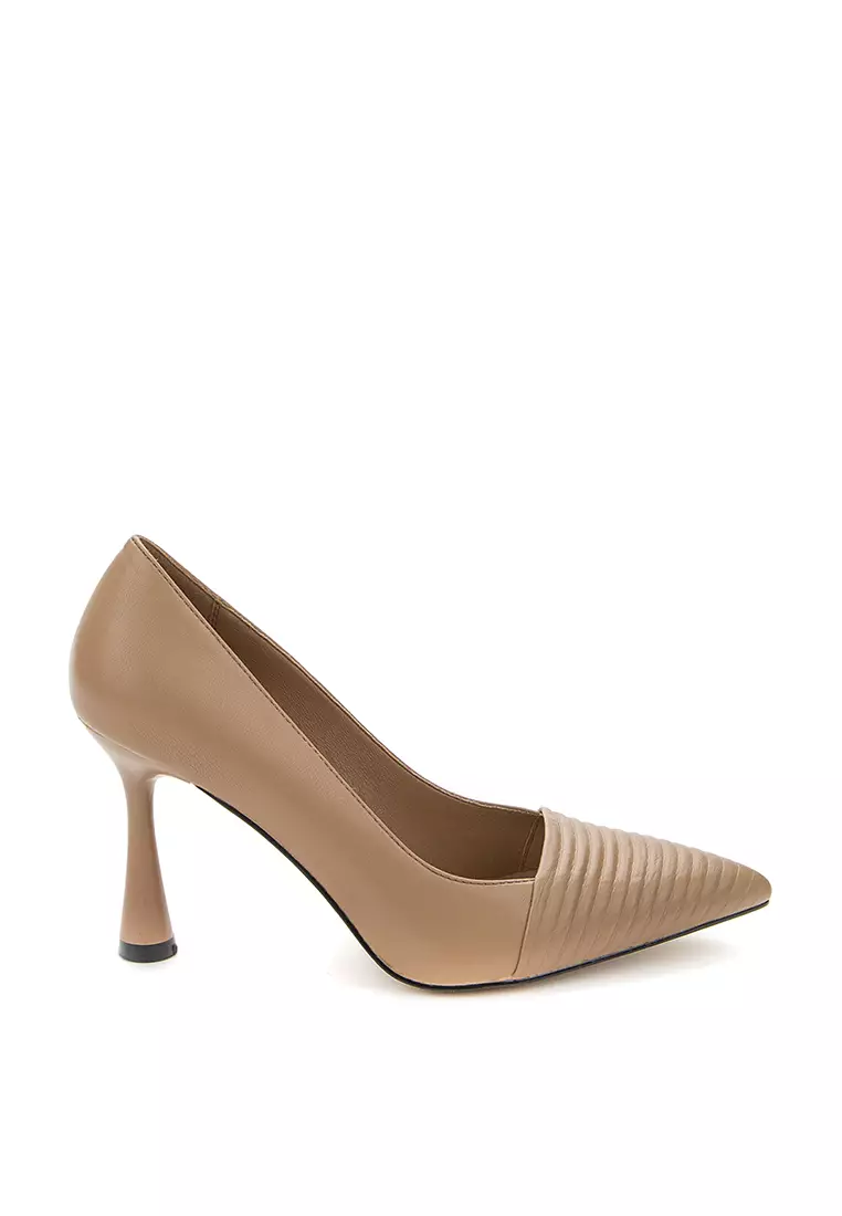 Discount on Betsy  shoes - SKU: Jolene Pump Heels