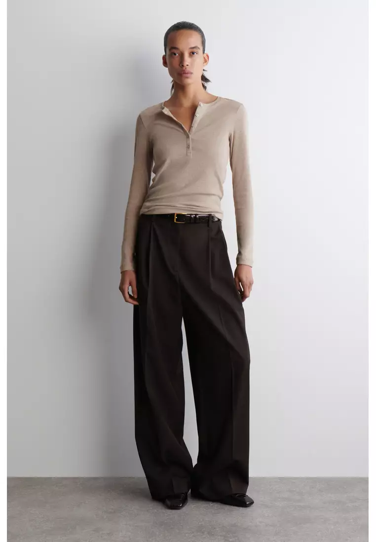 LONG-SLEEVED HENLEY TOP