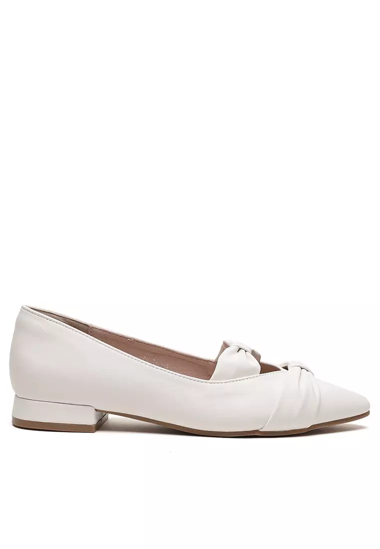 White leather pumps deals dress shoes