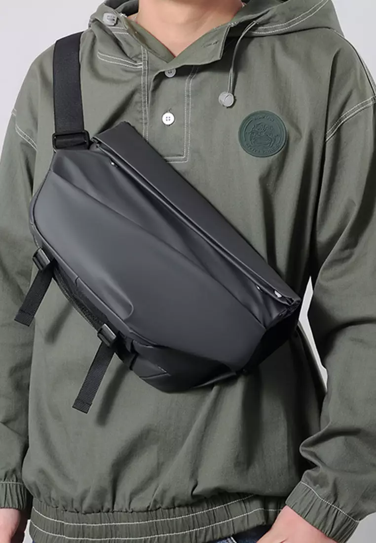 Multifunctional Chest Bag With Adjustable Strap