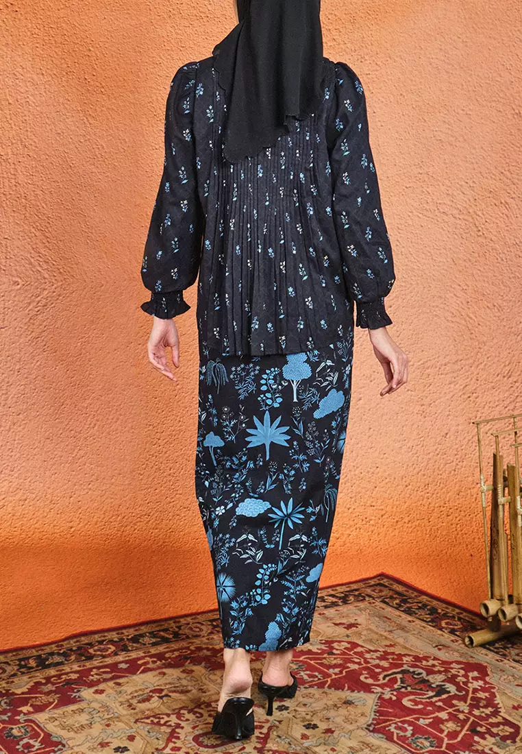 PREMIUM COTTON Gurindam Blouse & Skirt - Black/Blue