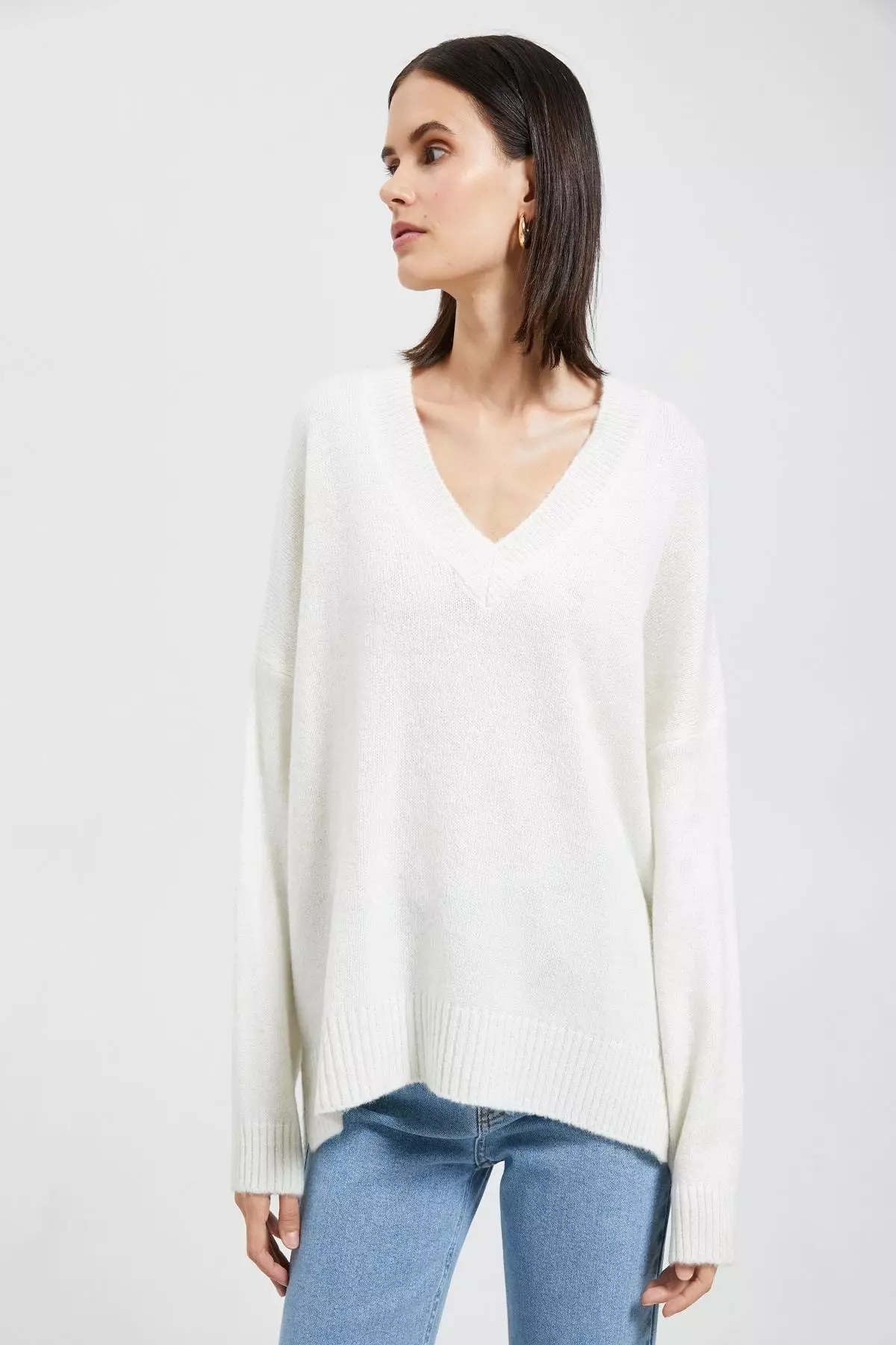 White v online neck sweater