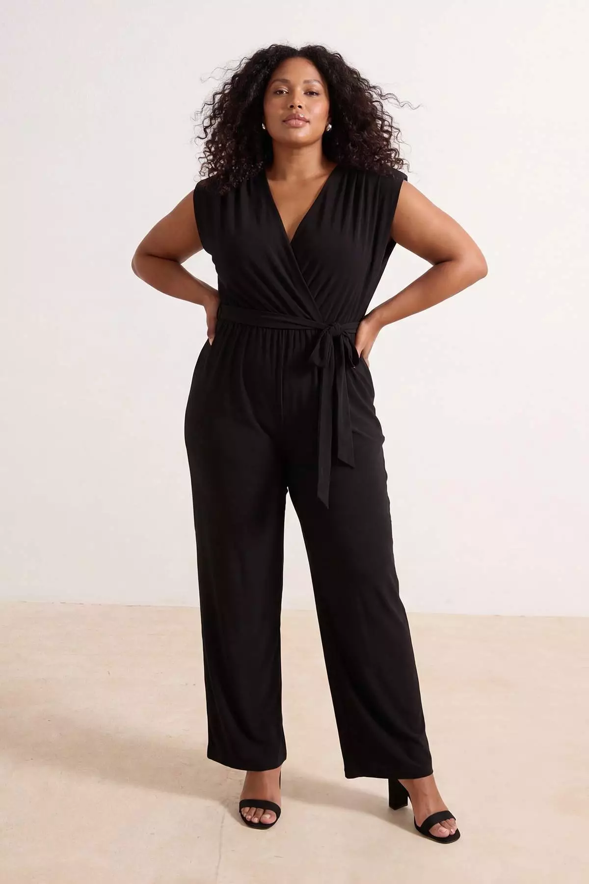 Black V-Neck Belted Knitted Plus Size Jumpsuit Tbbss26Bg00011