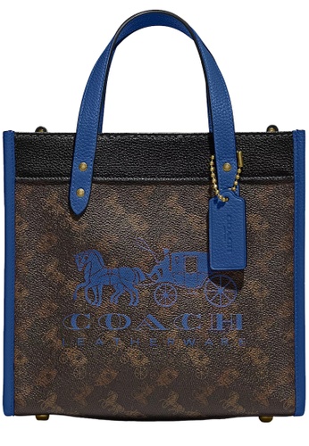 COACH 藍色 and 褐色 Coach Field Tote Bag 22 with Horse and Carriage Print and Carriage Badge in Truffle Blue Fin C8456 D34E8AC9813E1EGS_1
