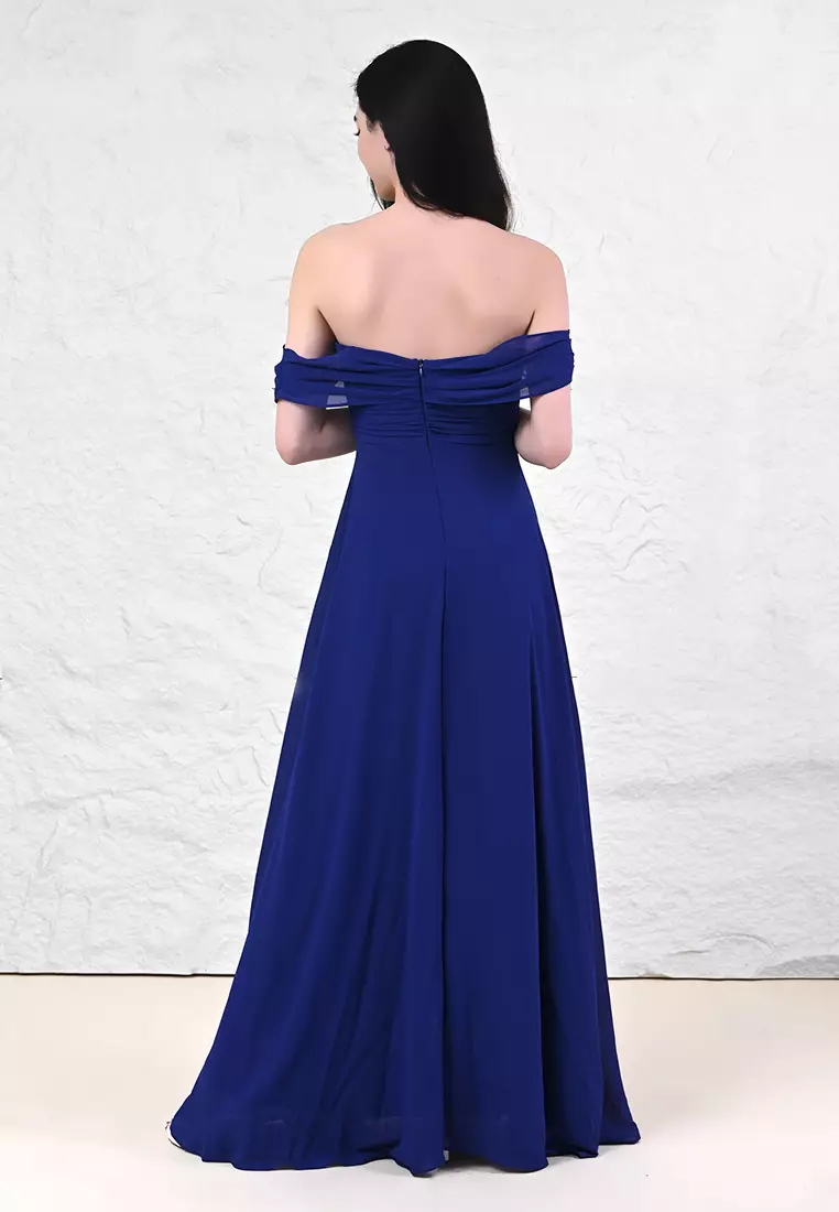 露肩长款礼服裙