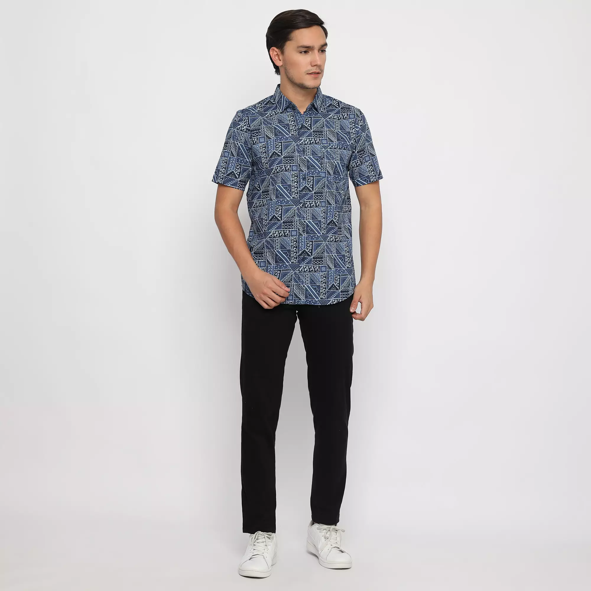 Platini Kemeja Print Pria Lengan Pendek Navy Biru 132137