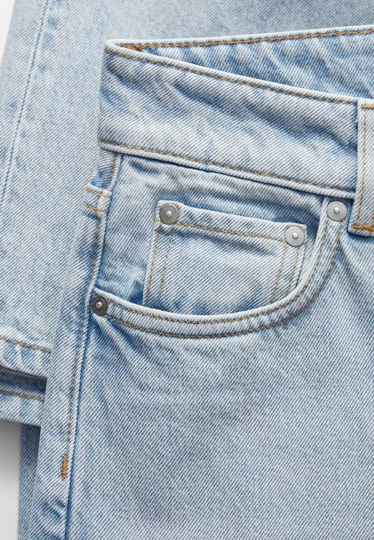 Relaxed Wide-Leg Jeans