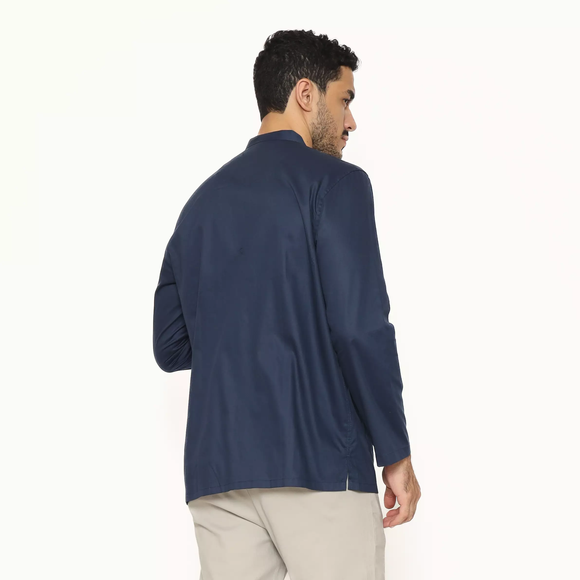 Lawell Baju Koko Pria Bordir Lengan Panjang Modern Fit Warna Navy – LAQKFLBKQG101QCTNQNM