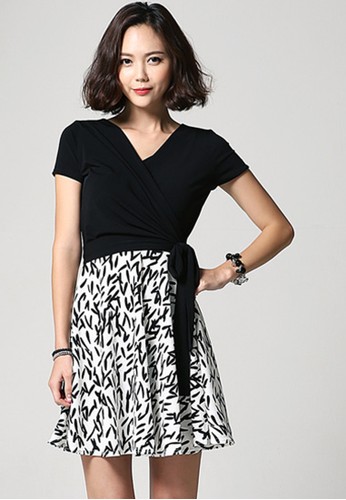  韓風時裝  黑色短袖包裹式禮服 G1zalora 內衣032, 服飾, 洋裝