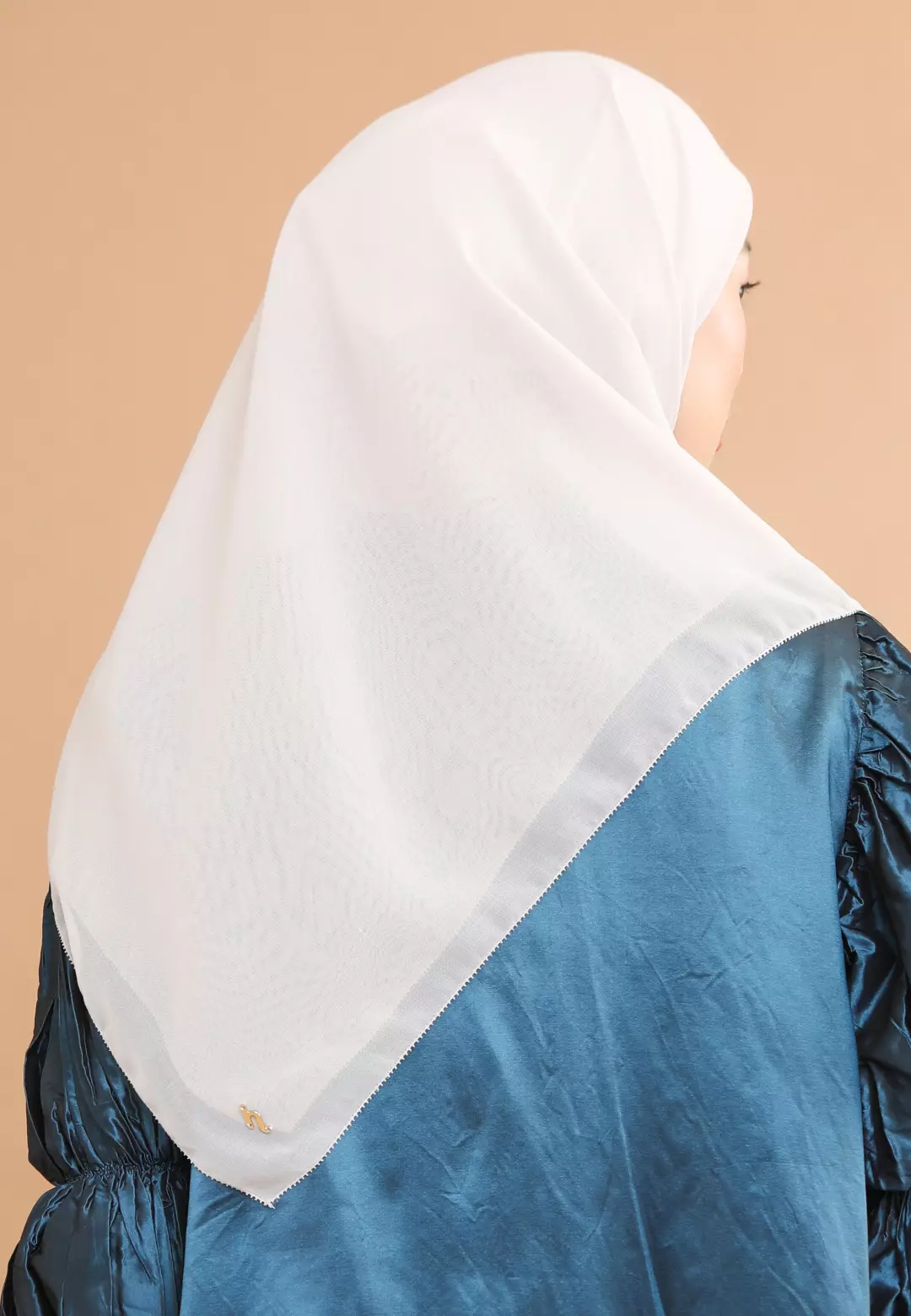 HijabChic Zelda Sand Scarf - Kerudung Paris Premium Polos Segi Empat Tegak Eyelash Emblem