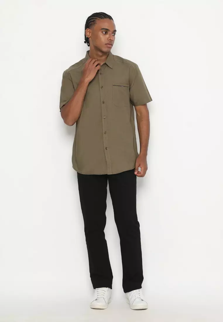 POLICE Kemeja Polos Cotton Twill Slub Hijau Army Regular Fit Pria